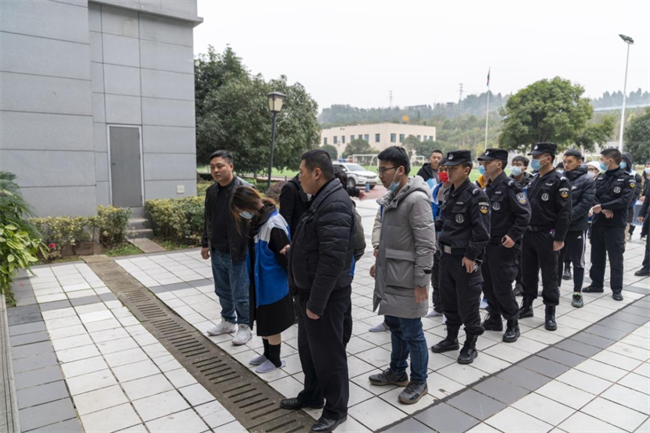 【中国之声】涉案1800余人四川破获特大跨国电信网络诈骗案